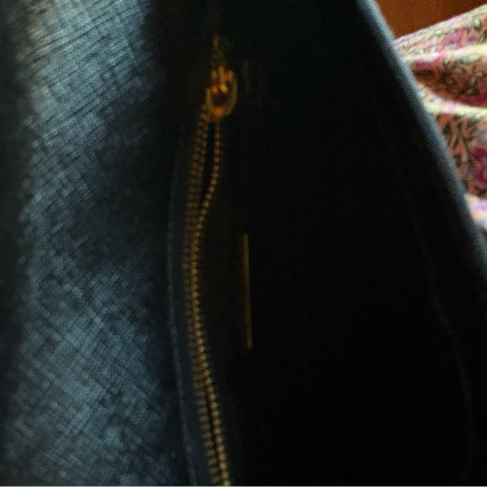 Prada Black Leather Crossbody with Gold Speckle Detail - Picture 5 of 10